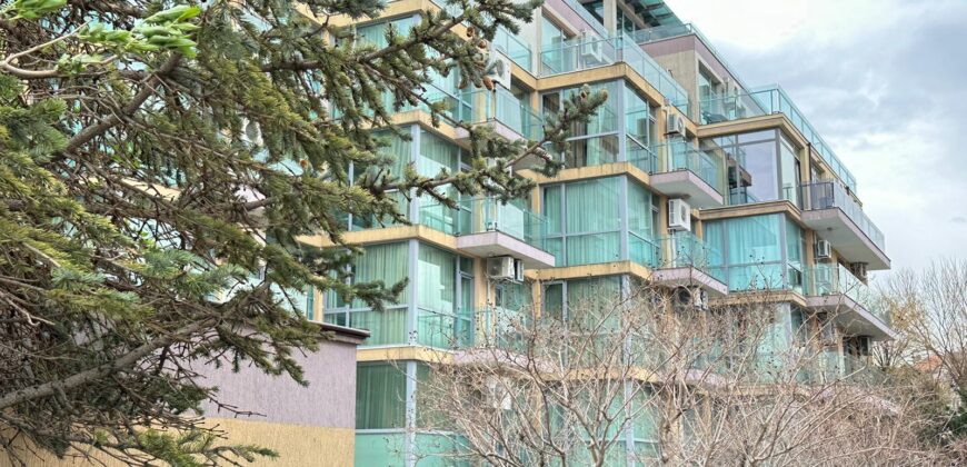 Dwupokojowy apartament w centrum Nesebyru z częściowym widokiem na morze