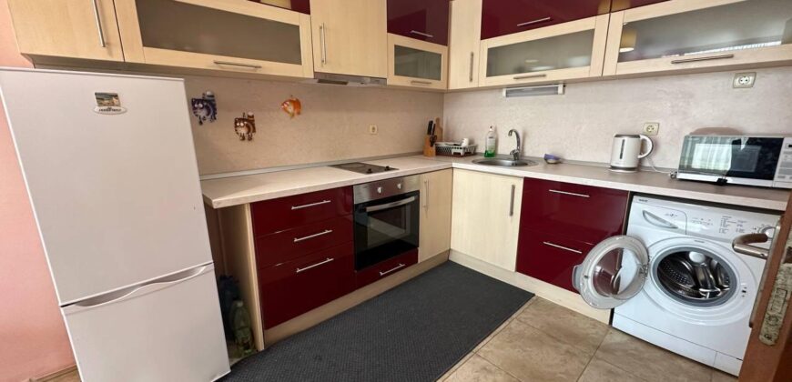 Dwupokojowy apartament w centrum Nesebyru z częściowym widokiem na morze