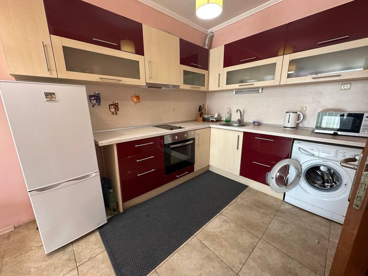 Dwupokojowy apartament w centrum Nesebyru z częściowym widokiem na morze