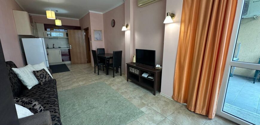Dwupokojowy apartament w centrum Nesebyru z częściowym widokiem na morze