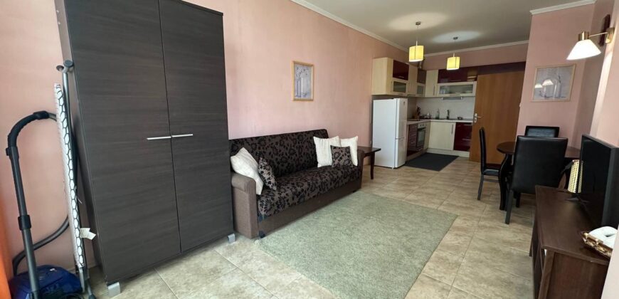 Dwupokojowy apartament w centrum Nesebyru z częściowym widokiem na morze