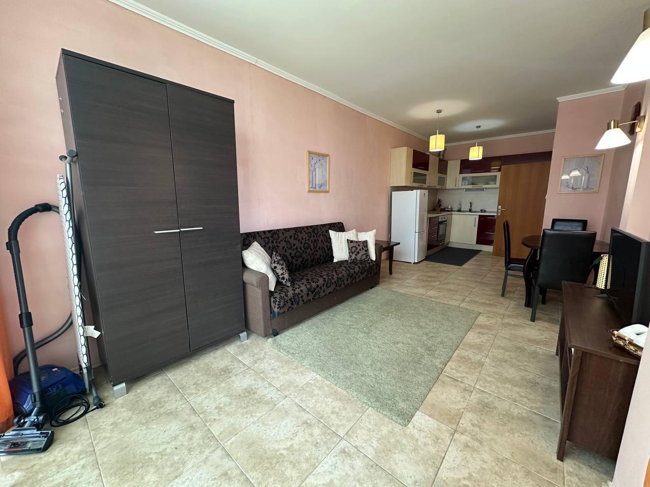 Dwupokojowy apartament w centrum Nesebyru z częściowym widokiem na morze