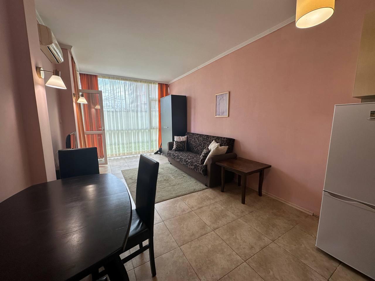 Dwupokojowy apartament w centrum Nesebyru z częściowym widokiem na morze